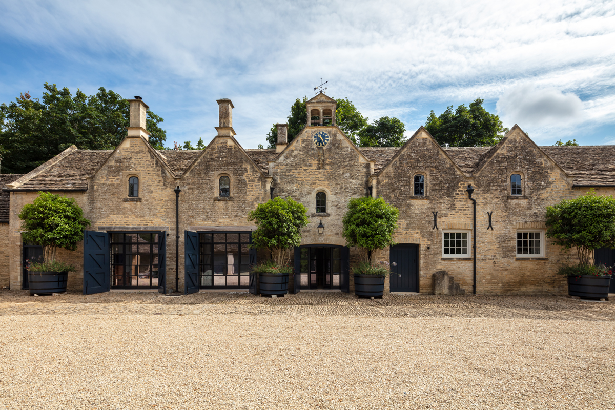 CONVERSION OF GRADE II STABLE BLOCK TO ENTERTAINMENT SPACE